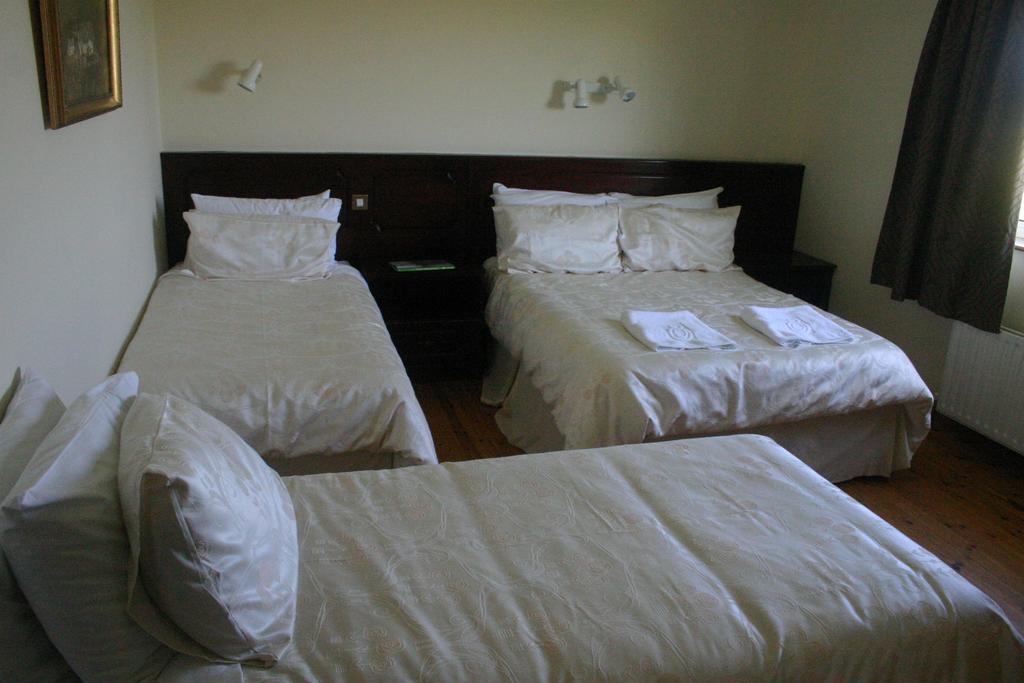 Portarra Lodge Guesthouse Moycullen Room photo